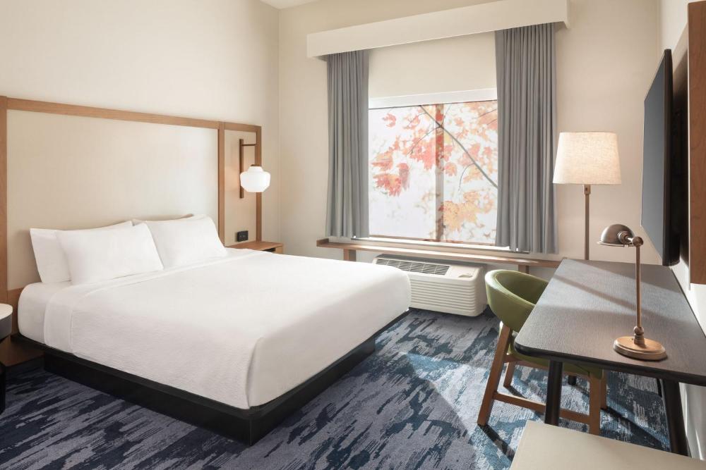 Guest Room, 1 King interior
